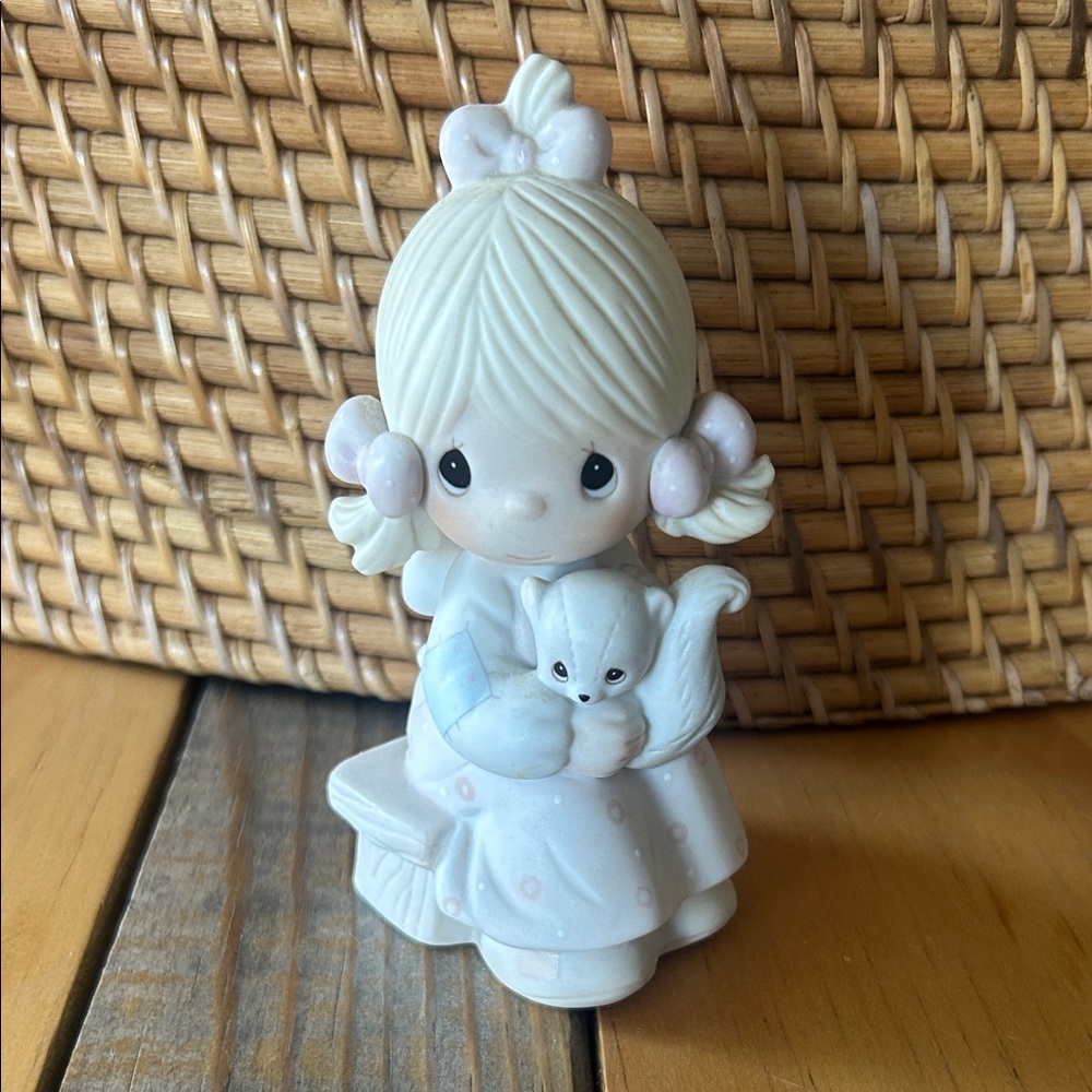 Precious Moments Figurine Scent from Above 1986
100528
